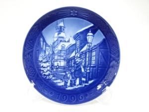 ROYAL COPENHAGEN　ロイヤルコペンハーゲン　街灯をともす頃　イヤープレート(1996年)